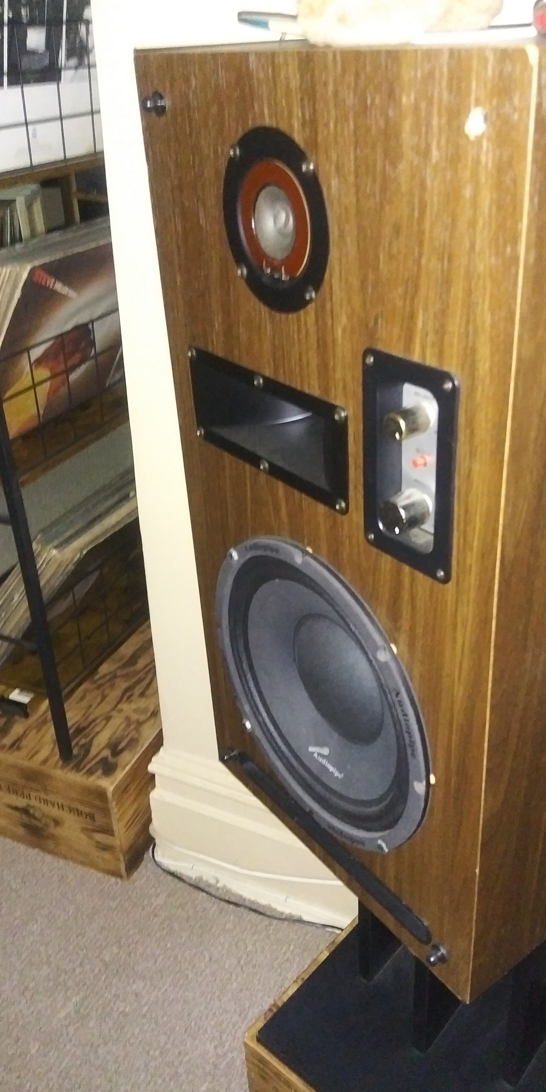 LA 84 CD4 ORIGINAL BOX AND MANUEL HAVEN'T USED SINCE 1985 WITH QUAD