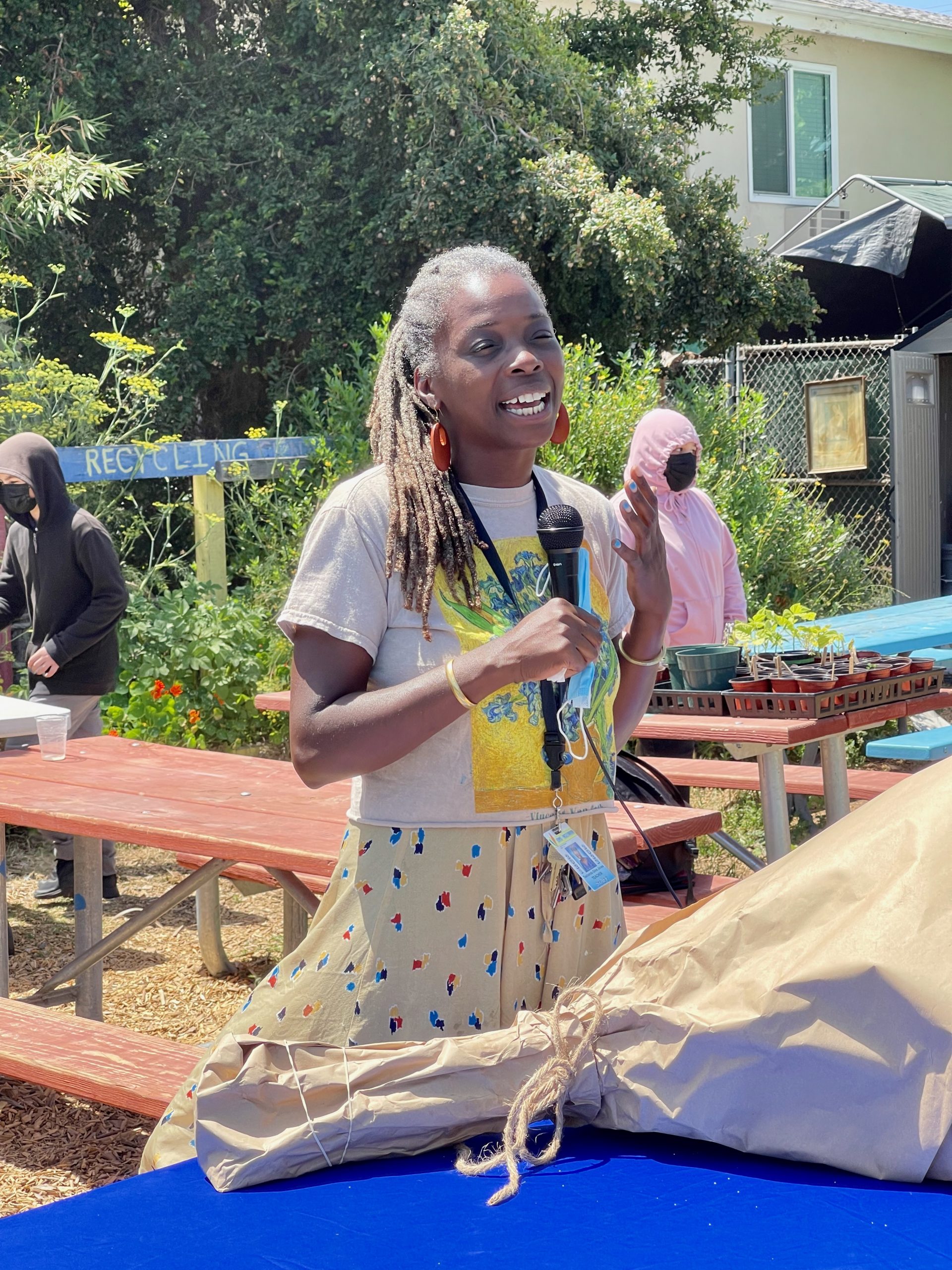 Hancock Park Garden Club Gives National Award to Science Educator