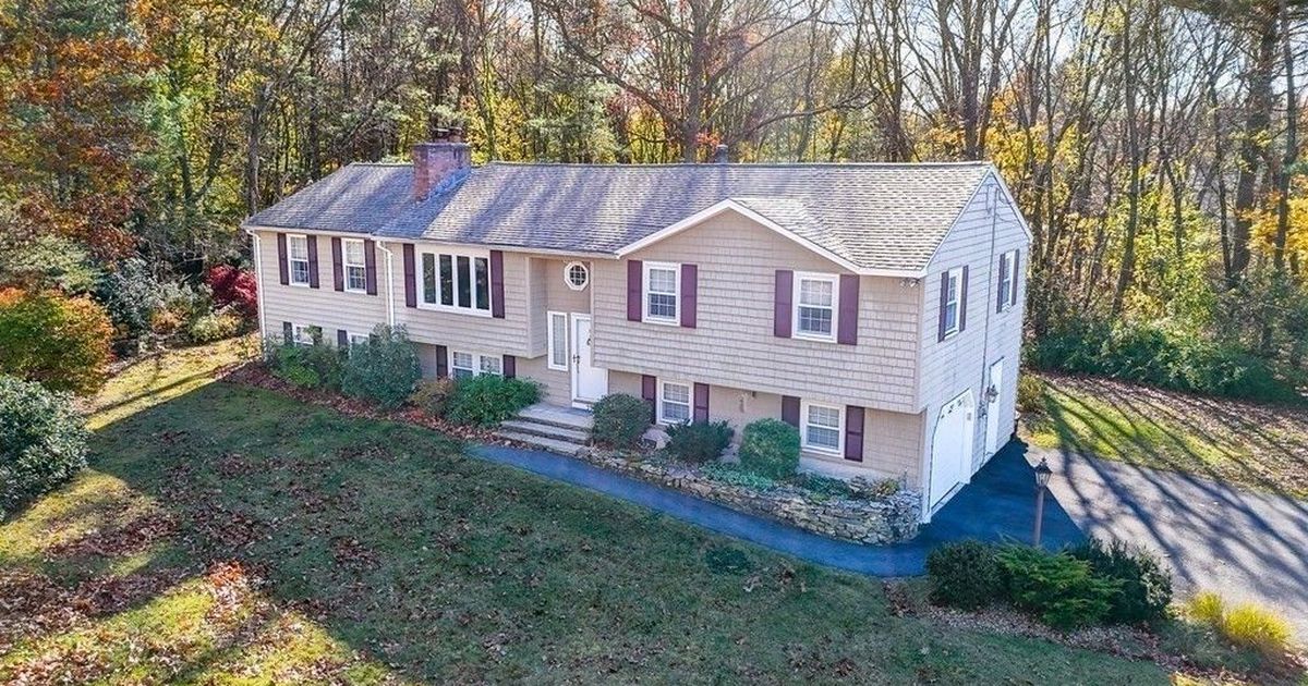 77 Village Drive, Dracut, MA 01826 ListReports