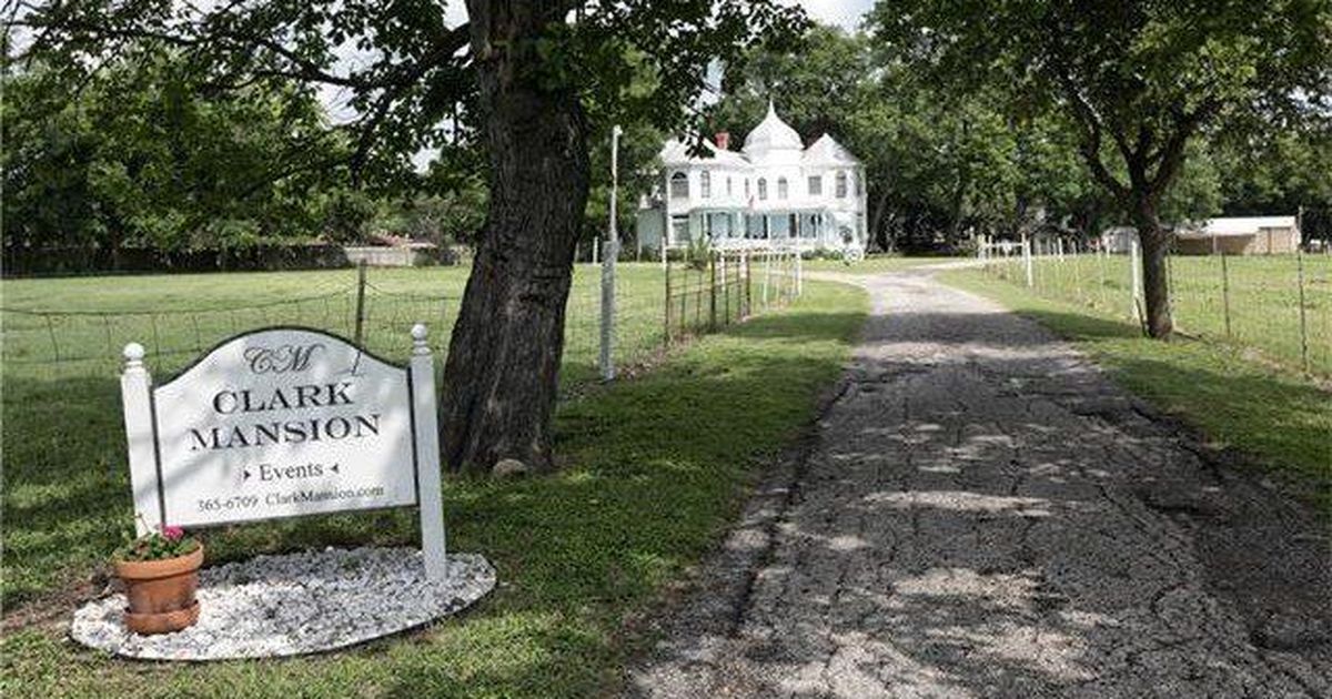 2112 W Lake Dr, Taylor, TX 76574 ListReports