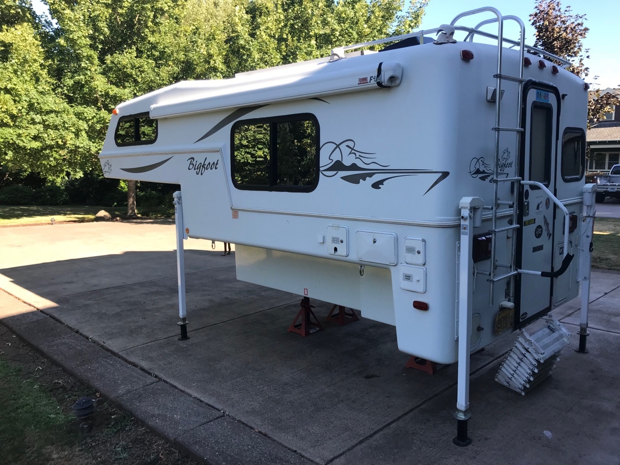 2003 Bigfoot 1500 SERIES 15C9.5 FS, Hood River OR