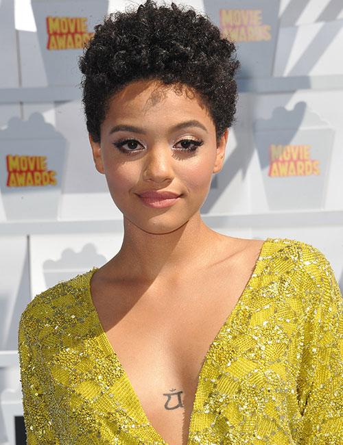 Wavy Haircuts For Round Faces