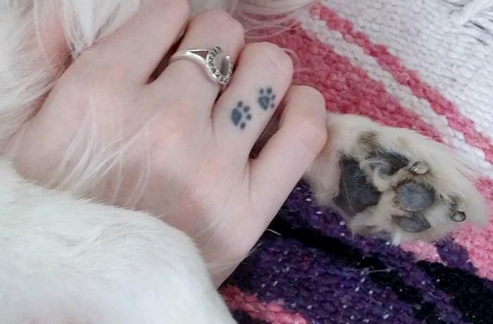 31 Best Tiny Finger Tattoo Designs That Everyone Should Try 460_x_700_jpg