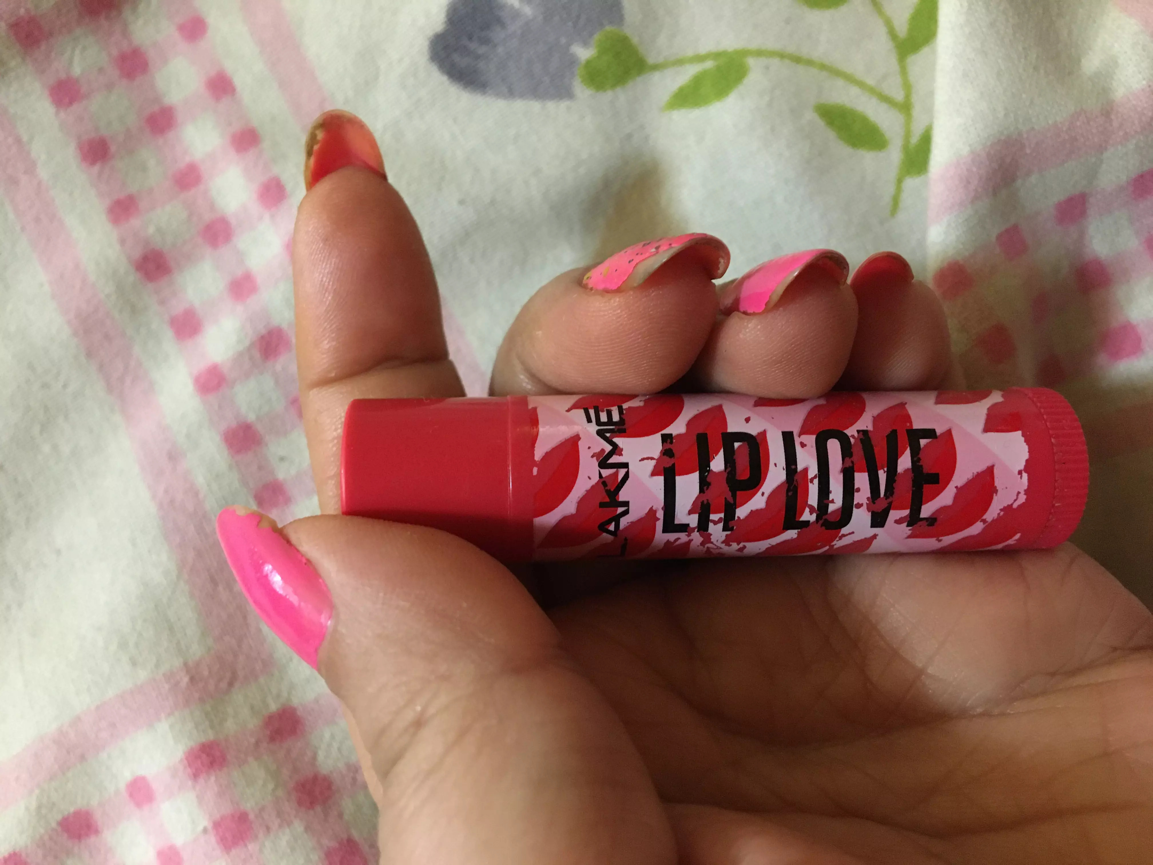 Lakme Lip Love Chapstick Reviews, Ingredients, Benefits, How To Use, Price