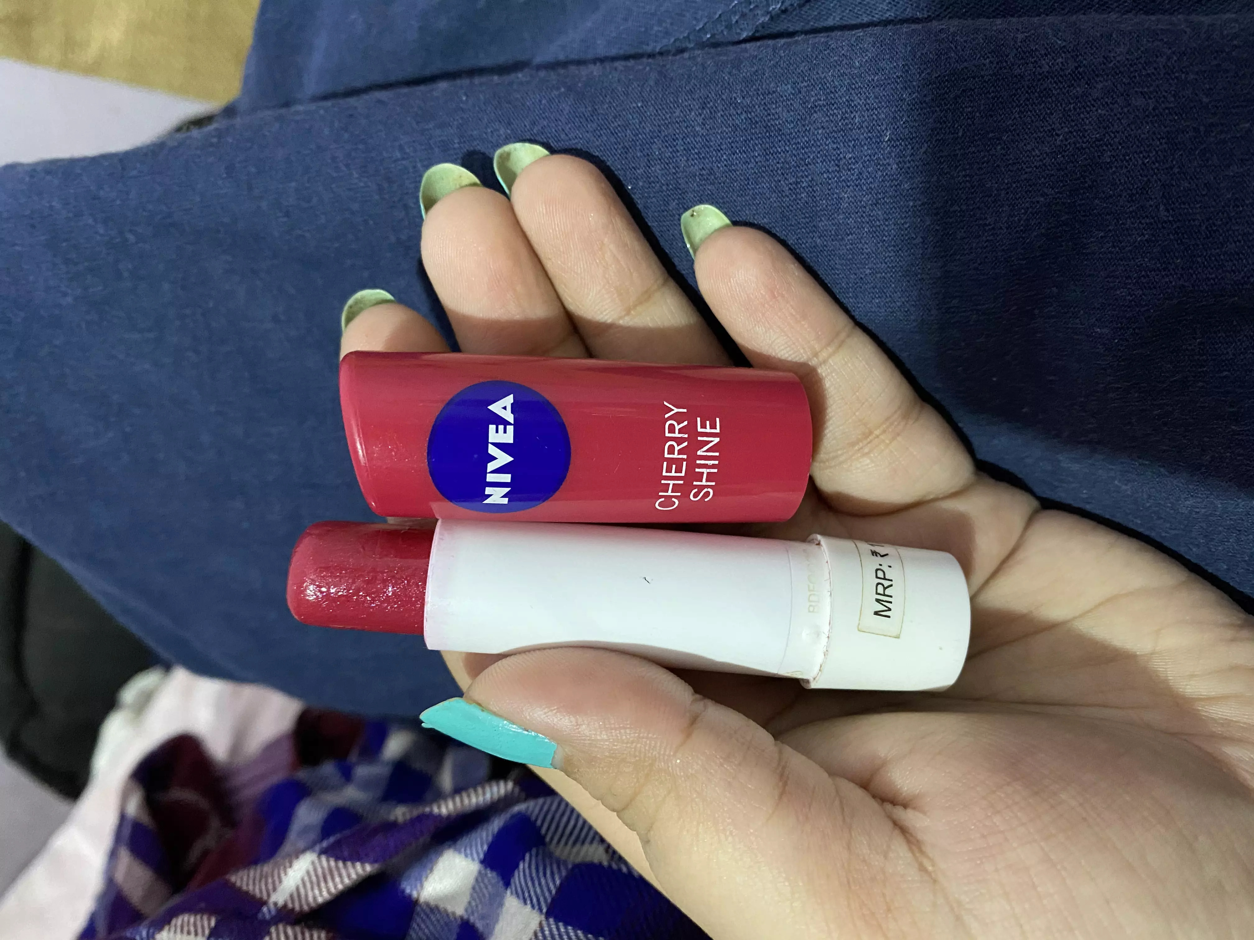 Nivea Fruity Shine Lip Balm Reviews, Price, Benefits How To Use It?