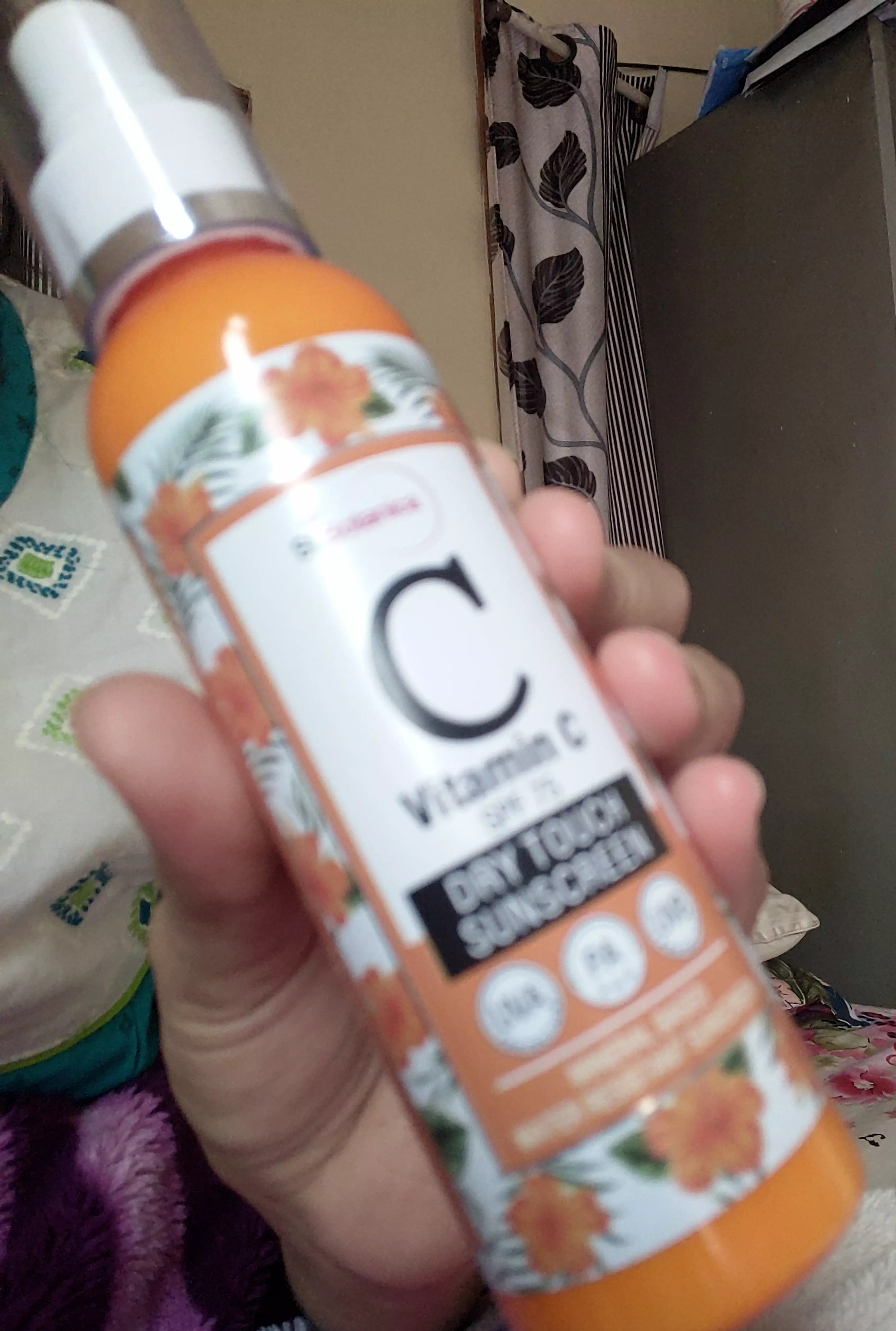St.Botanica Vitamin C SPF 75 Dry Touch Sunscreen UVA UVB PA+++ Reviews, Ingredients, Benefits