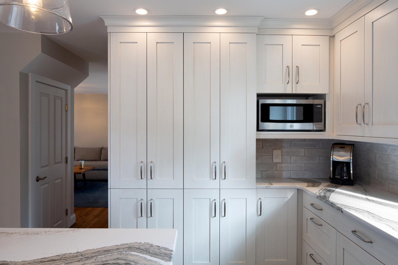 adorne Gloss White Screwless Wall Plate with Microban