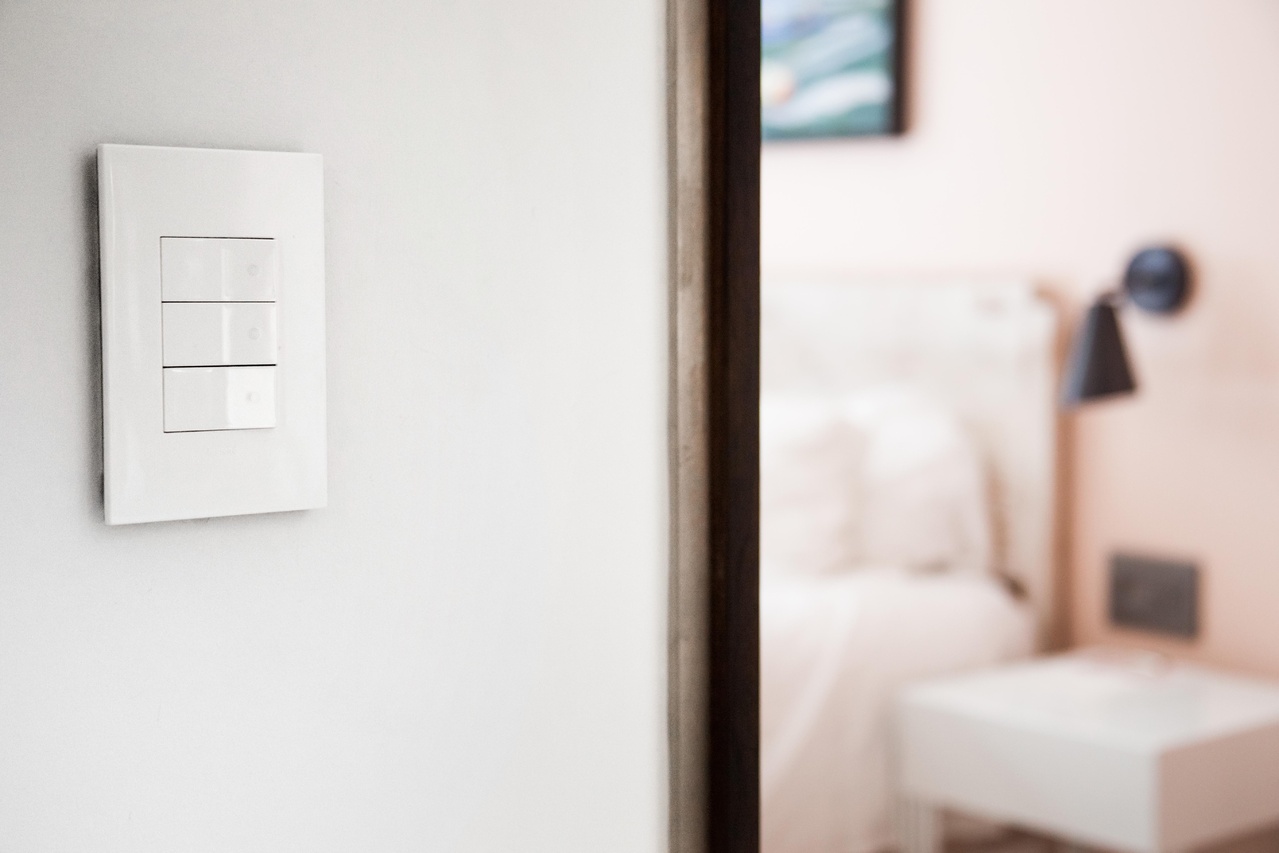 adorne Matte White Screwless Wall Plate with Microban