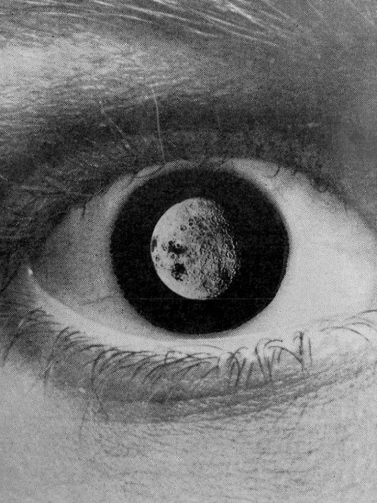 "Debajo de tu piel vive la luna" Los ojos son infinito...