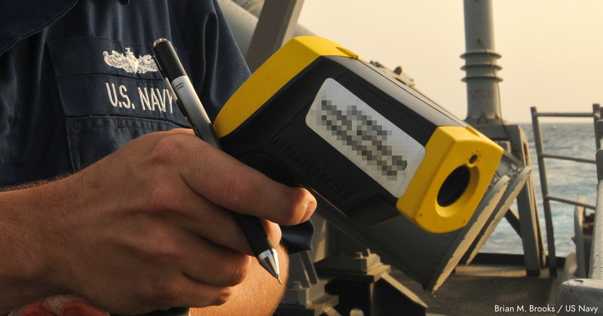 How do pyrometers and infrared thermometers work? Explain that Stuff