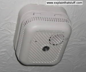 How smoke detectors work - Explain that Stuff