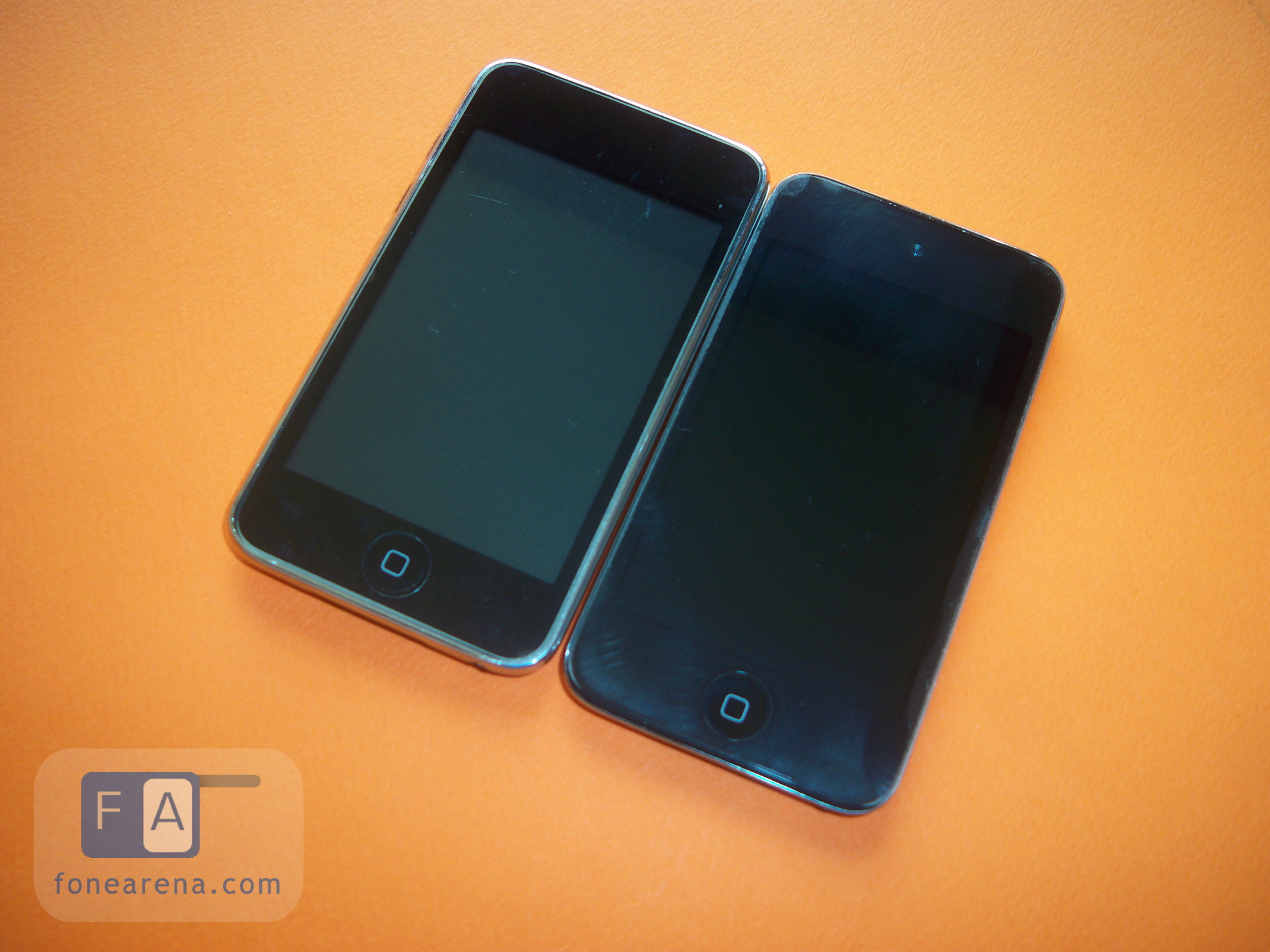 iPod Touch 4G vs 3G Hardware Tour, Size And Retina Display Comparison