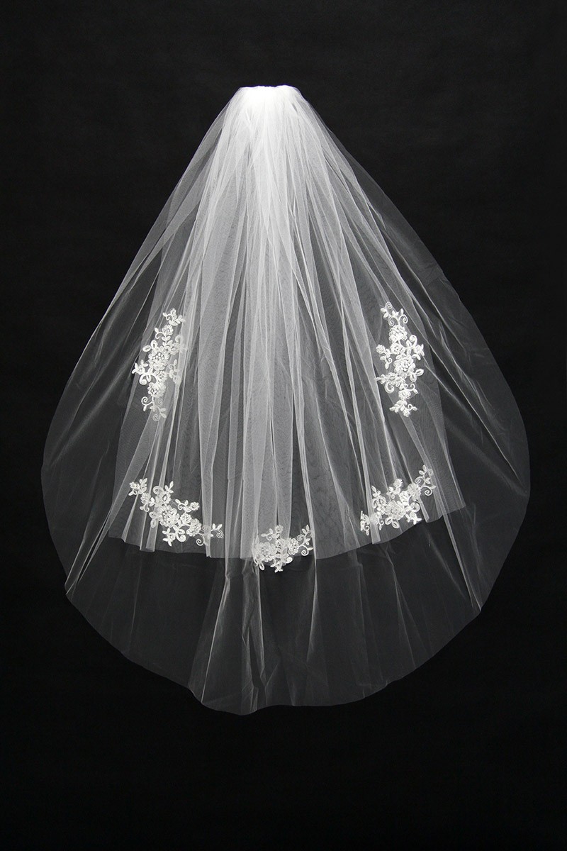 Simple 2 layers short white bridal veil with lace BV060