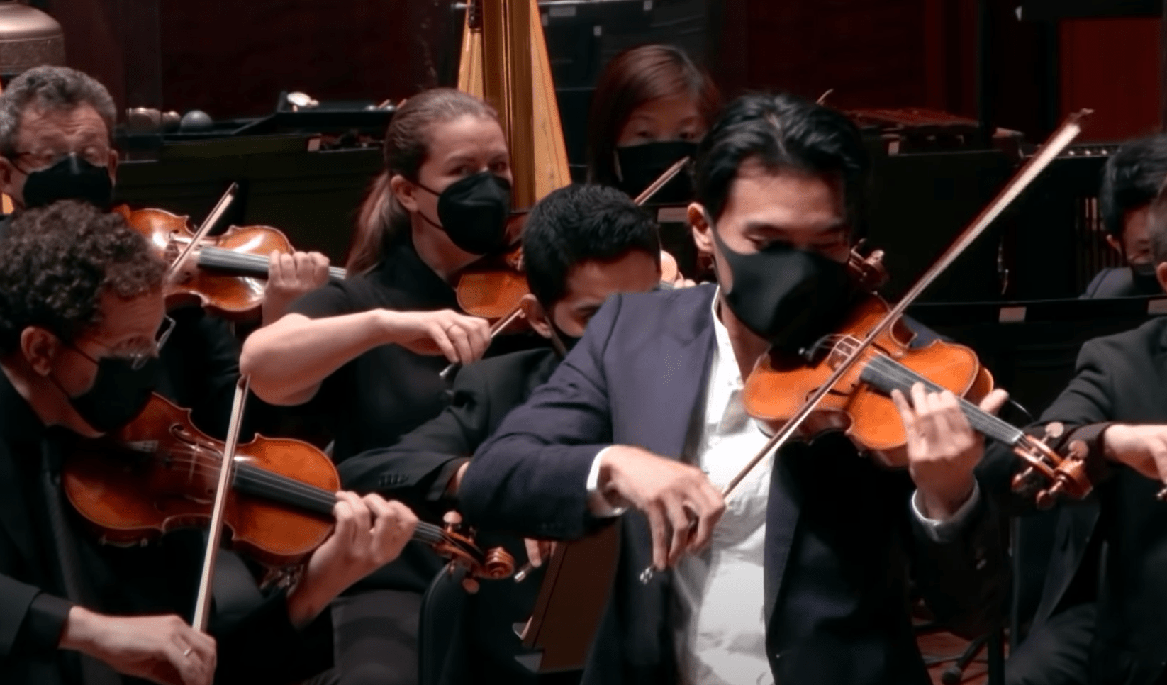 Violinist Breaks a String While Performing Tchaikovsky in Concert, and