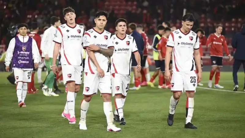 Newell’s dio un paso en falso y cayó ante Independiente en un partido parejo