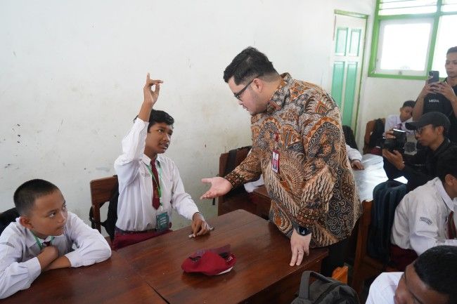 Sapa Murid Baru di Hari Pertama MPLS, Mas Dhito Tekankan Stop Bullying