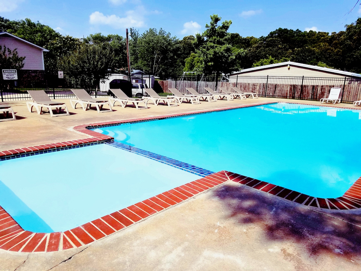 Photos and Video of Shadowood Apartments in Anniston, AL