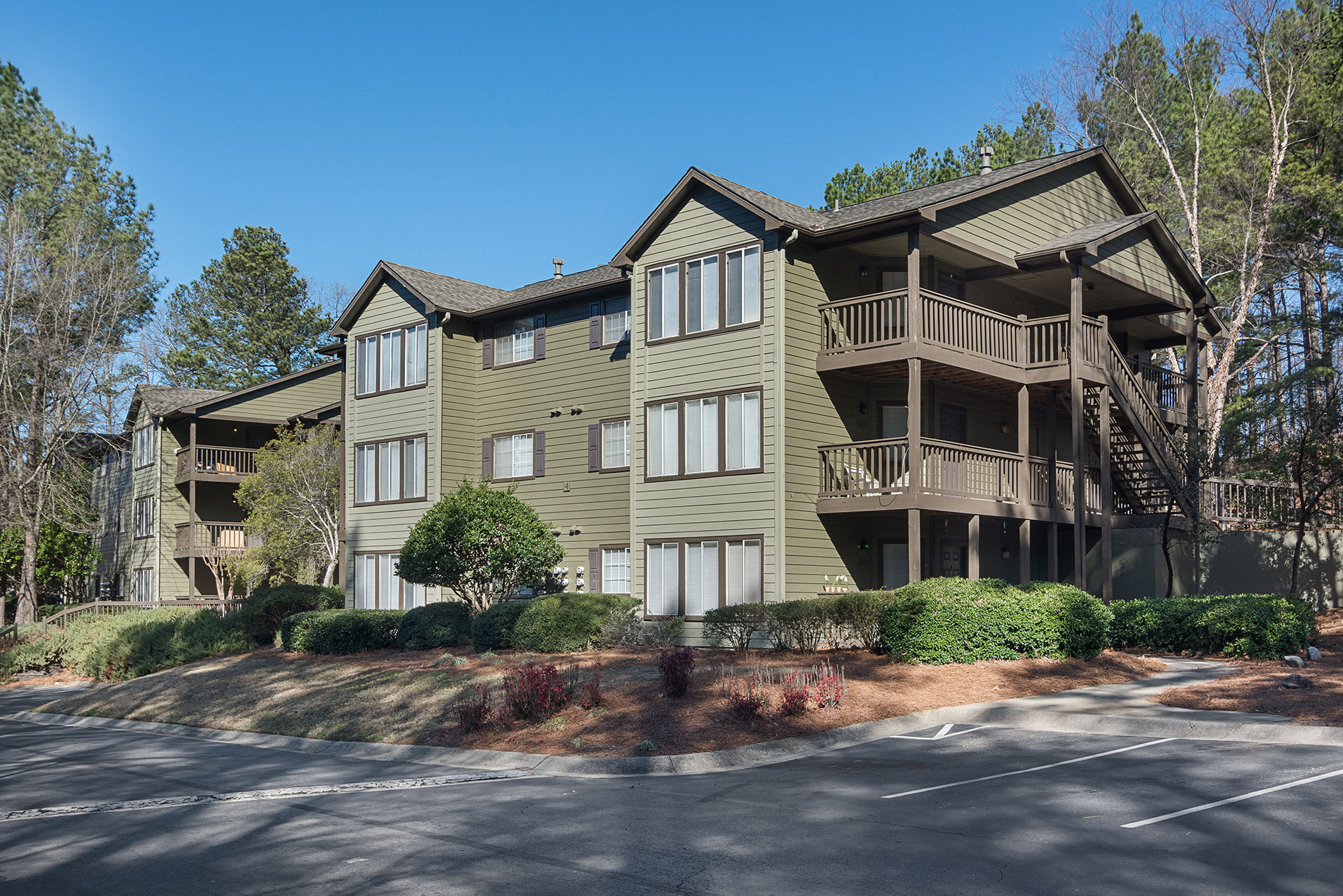 Browse Photos of Champions Glen Apartments in Union City, GA