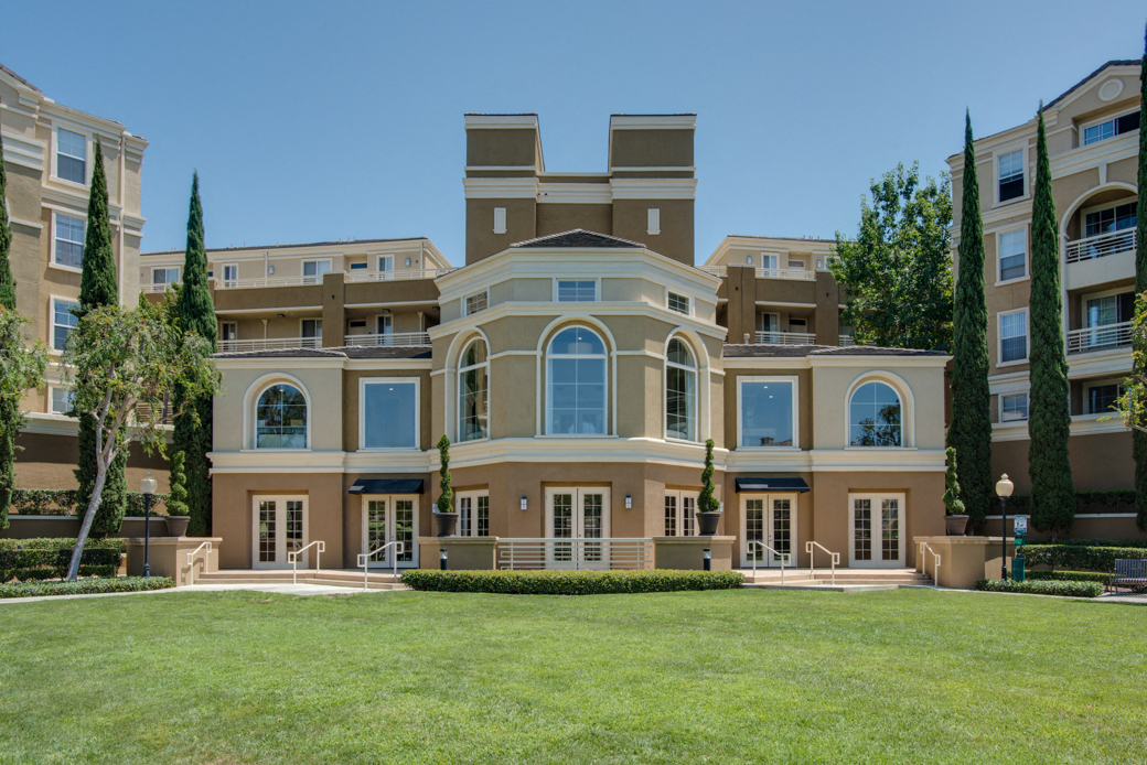 Pinnacle Apartments at MacArthur Place, 31 E. McArthur Crescent, Santa