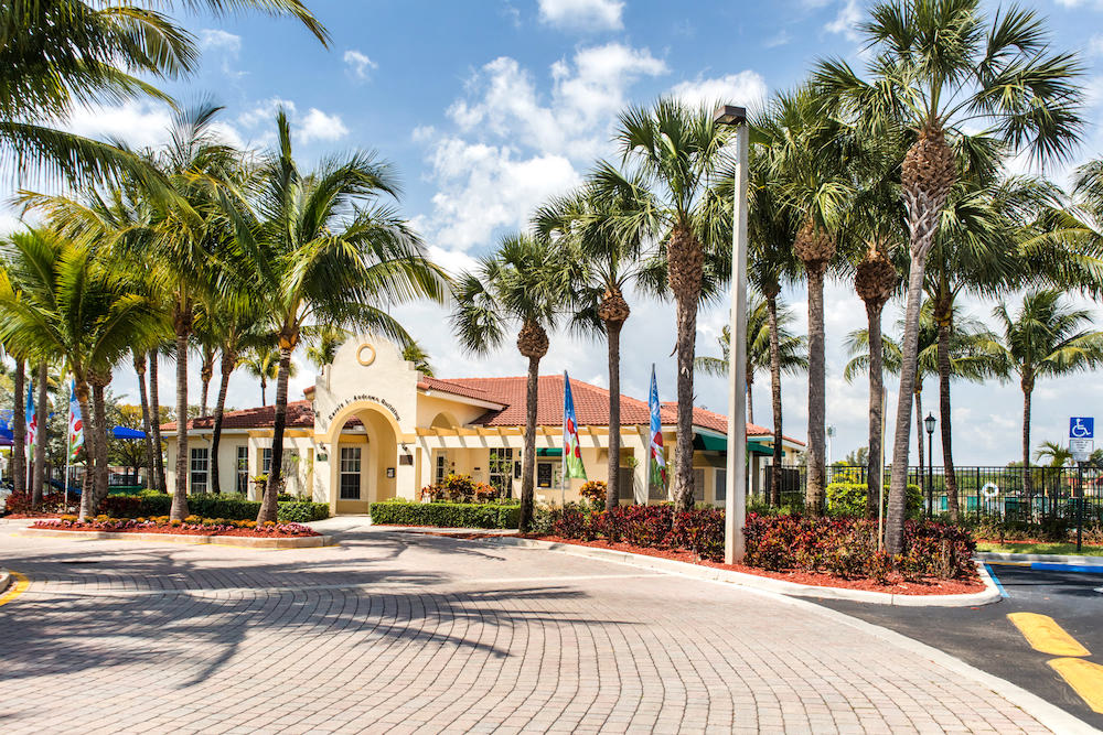 Photos and Video of Crystal Lake Apartments in Hollywood, FL