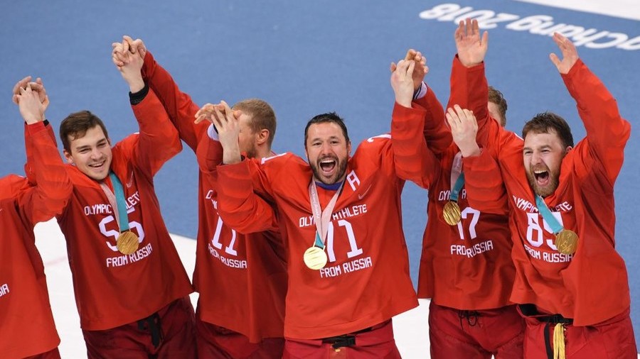 Triumphant Russian hockey team defies ban, sings national anthem after
