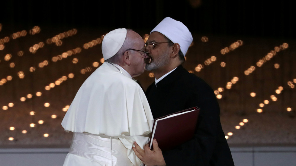 No lips locked! Pope & Imam’s ‘kiss for peace’ more innocent than it