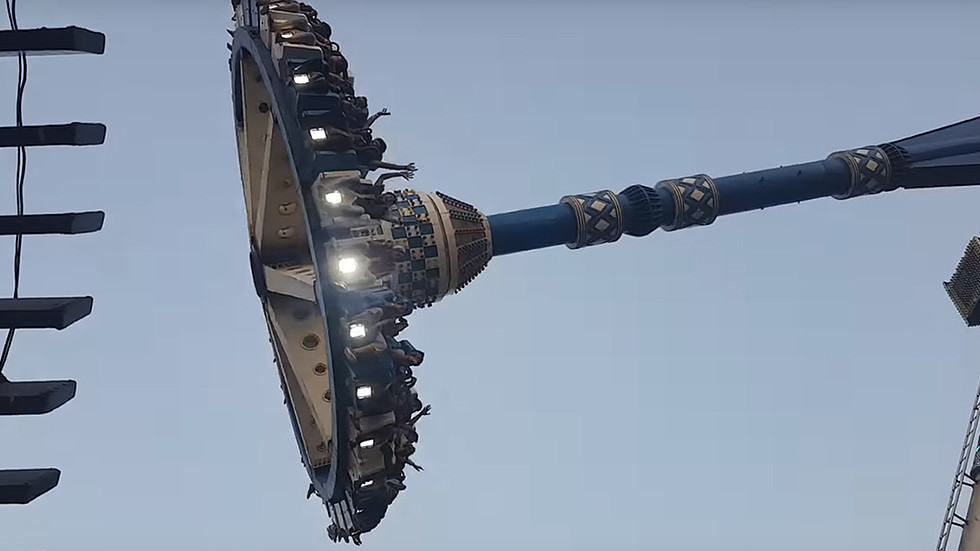 2 killed, dozens injured after amusement park ride SNAPS IN HALF in