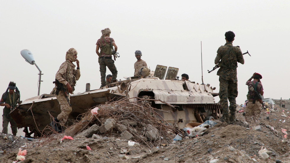 Separatists seize 2 govt military bases in S. Yemen as Saudiled forces
