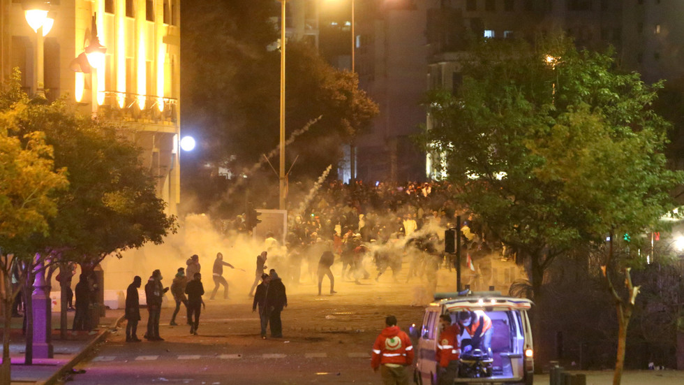 Smoke and violence in Beirut as Lebanese protests continue after new