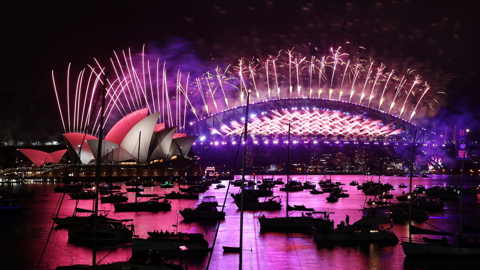 Byebye 2020 New Year celebrations kick off around the globe (VIDEOS