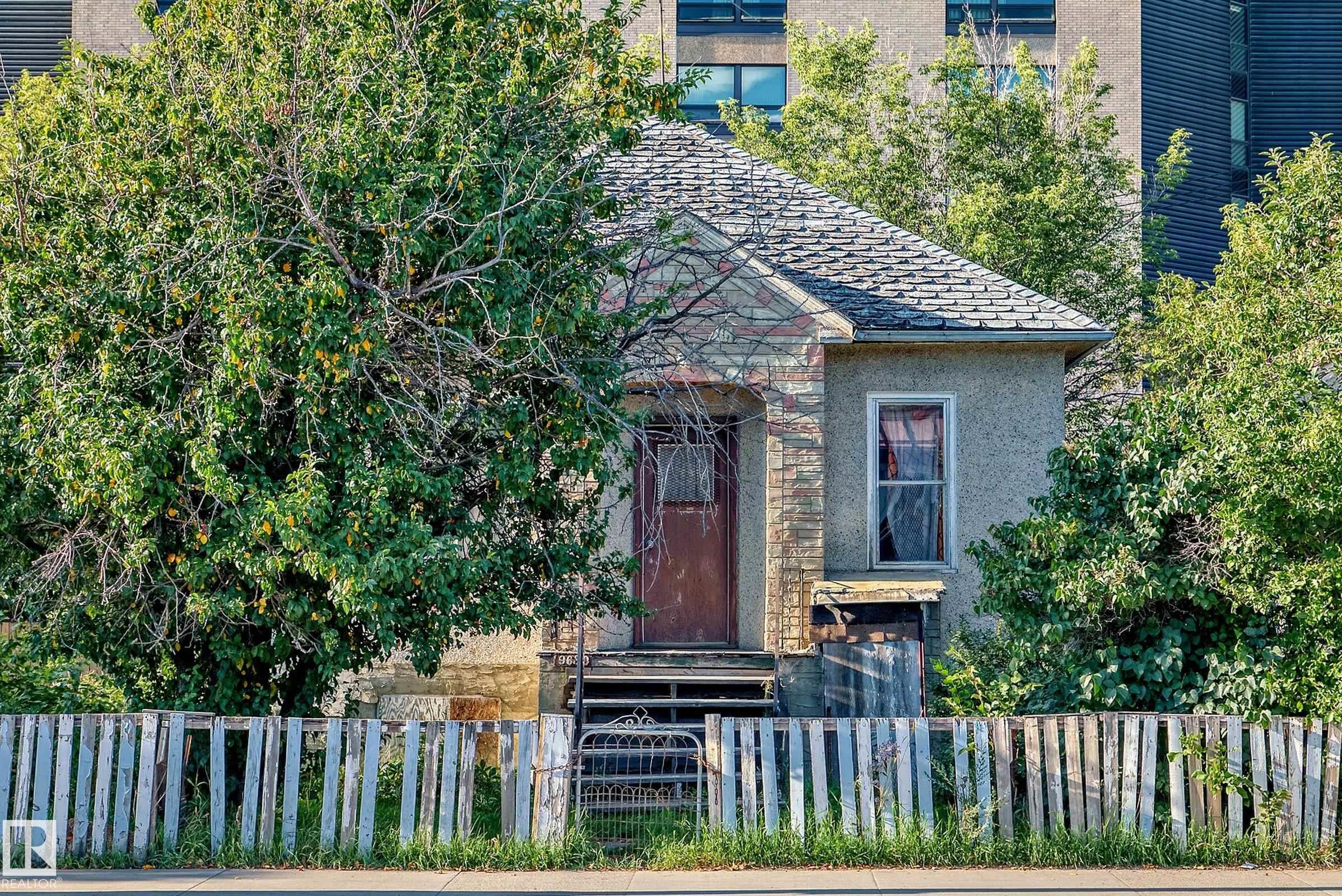 9638 107A Avenue, Edmonton MLS® E4405506 Mccauley Real Estate