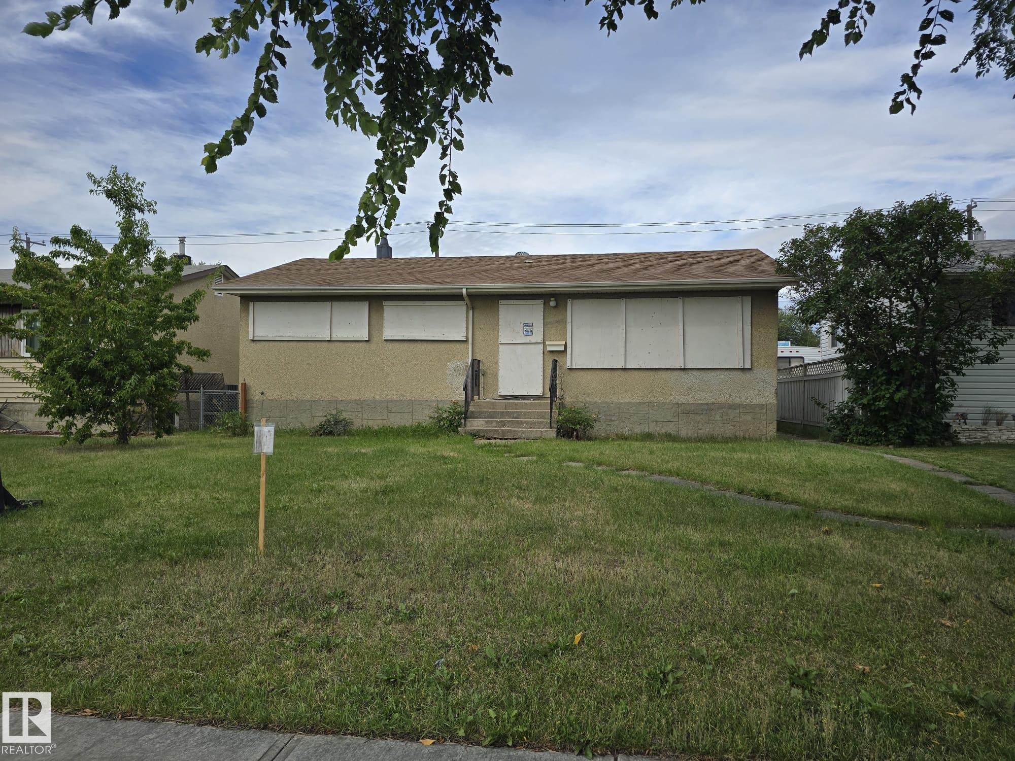 7504 75 Street NW, Edmonton MLS® E4410681 Avonmore Real Estate