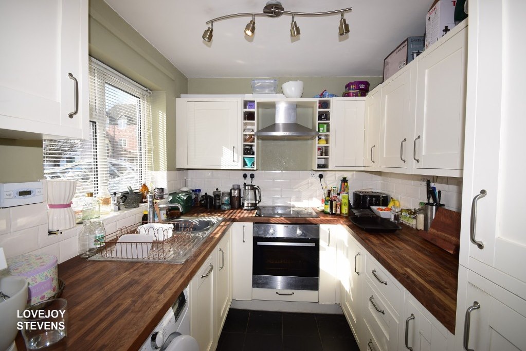 3 Bedroom Property For Rent Saffron Close, Newbury