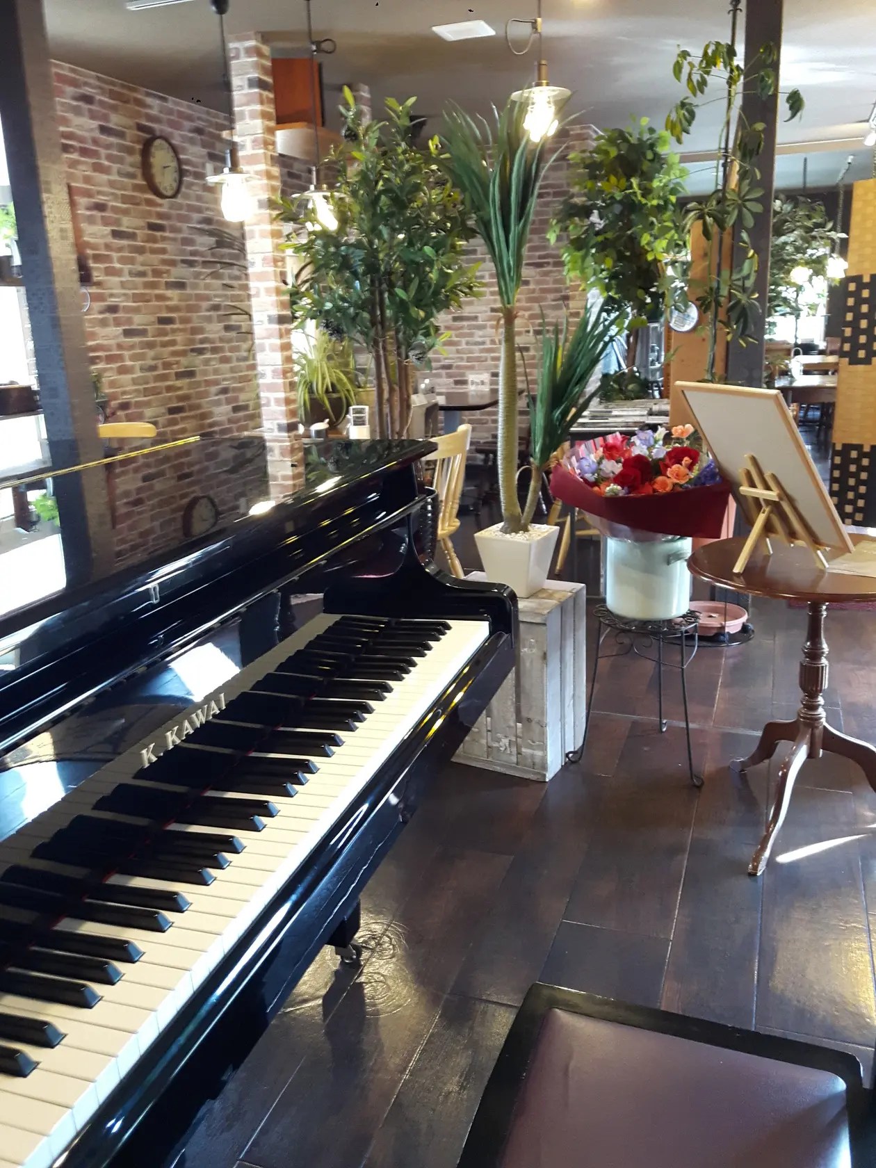 グランドピアノありカフェスペースでコンサート、発表会、女子会、お誕生日会などに対応。 スペースマーケット