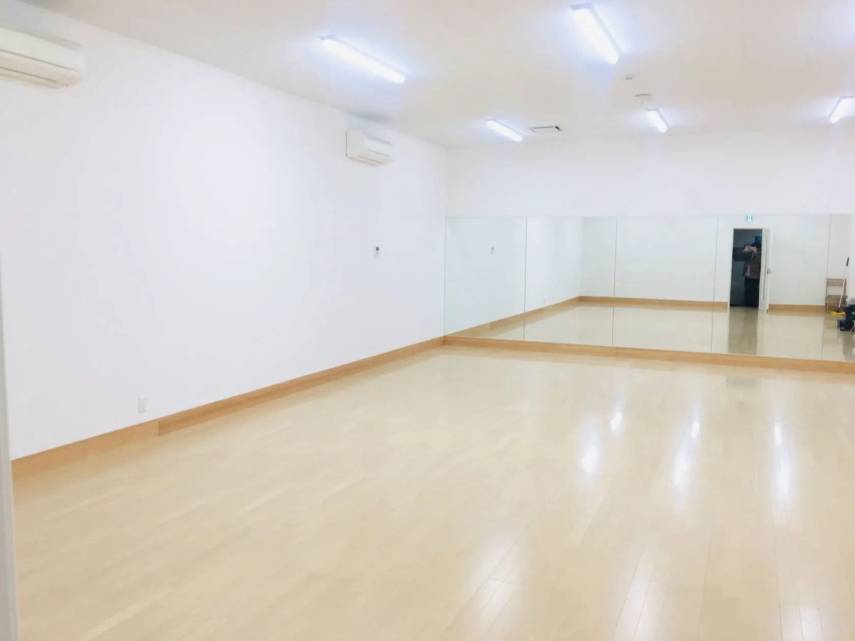 【新装オープン！完全防音の上質プライベート空間 24H利用可の地下ダンススタジオ&レンタルスペース】完全防音の上質プライベート空間...