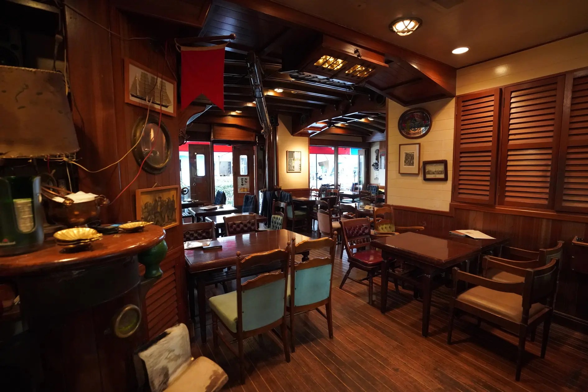 【ネルソンズバー アルタマール】銀座のBARをスタジオとして使...