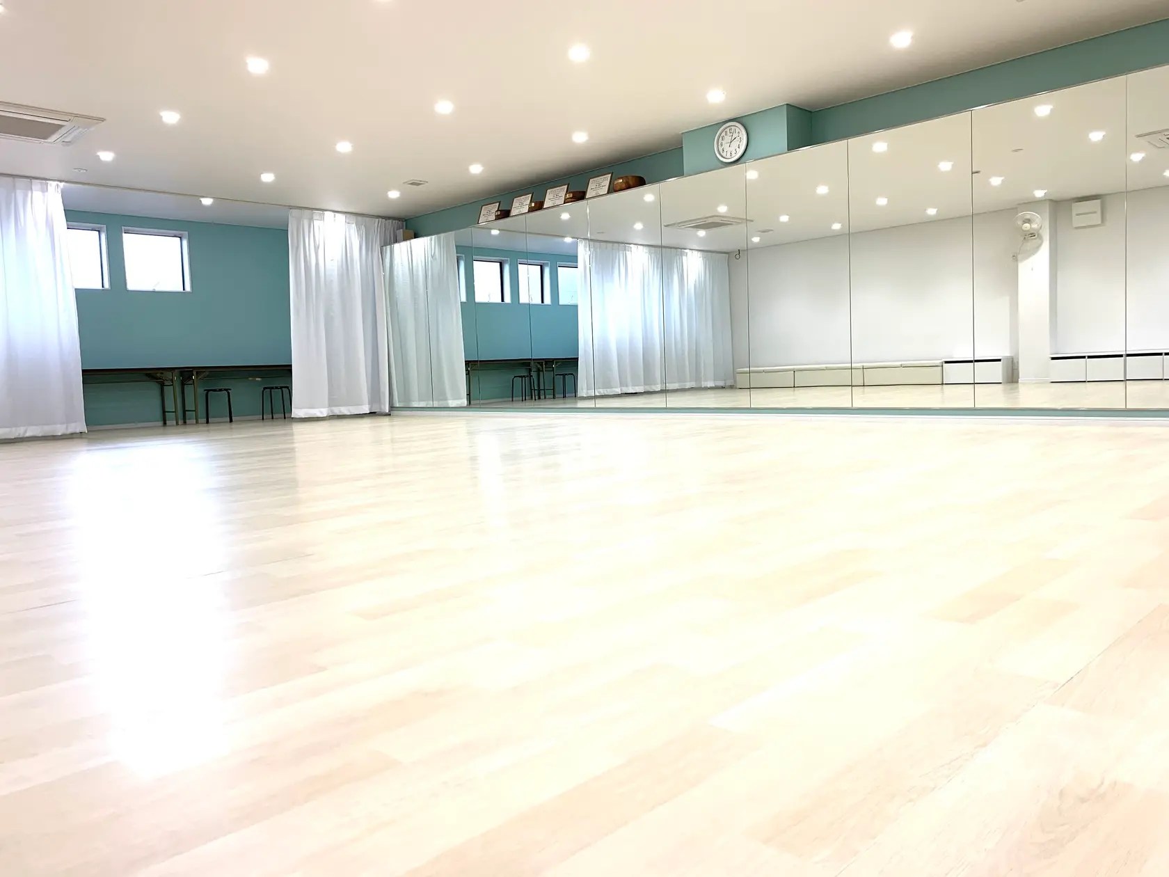 【マカナニフラスタジオ】10m大型鏡、防音、無料Wi...