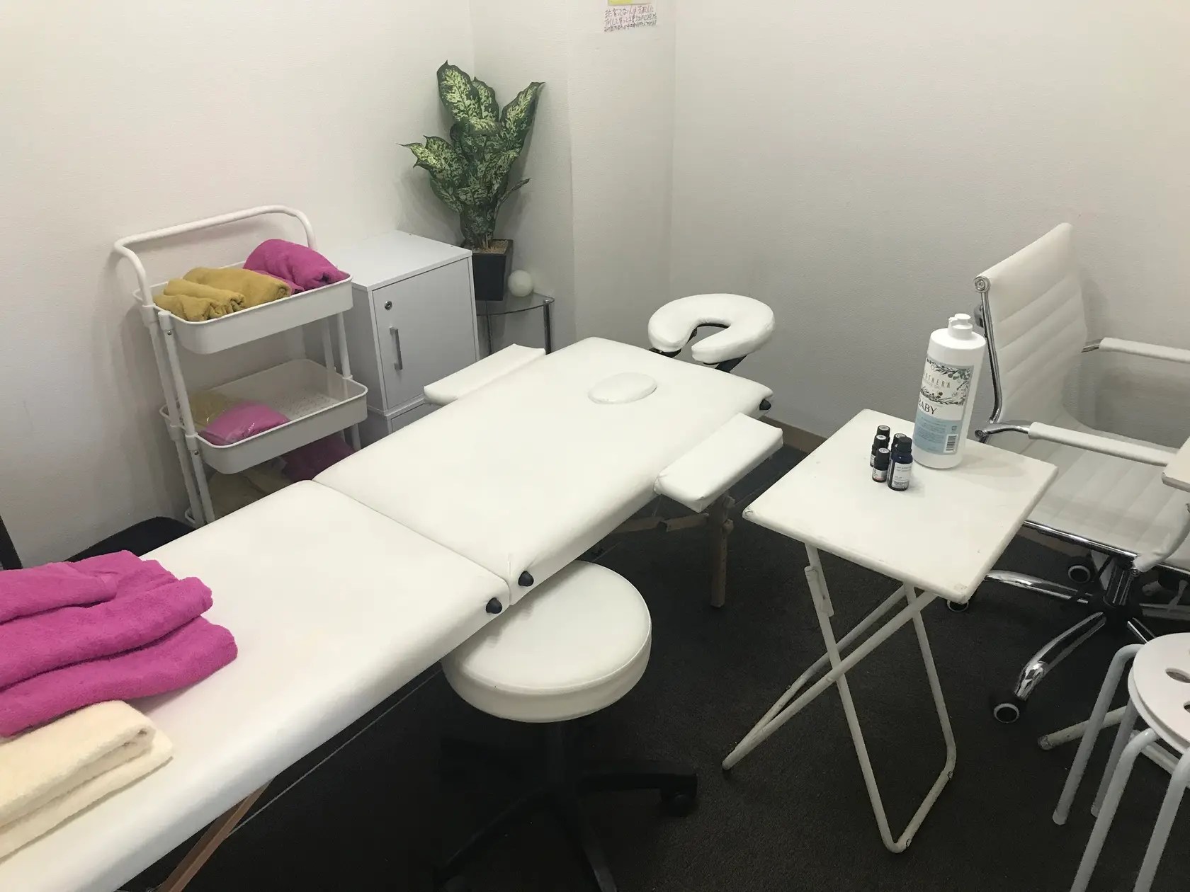 【レンタルネイルサロン新宿御苑300】フリーのセラピストを応援！新宿...