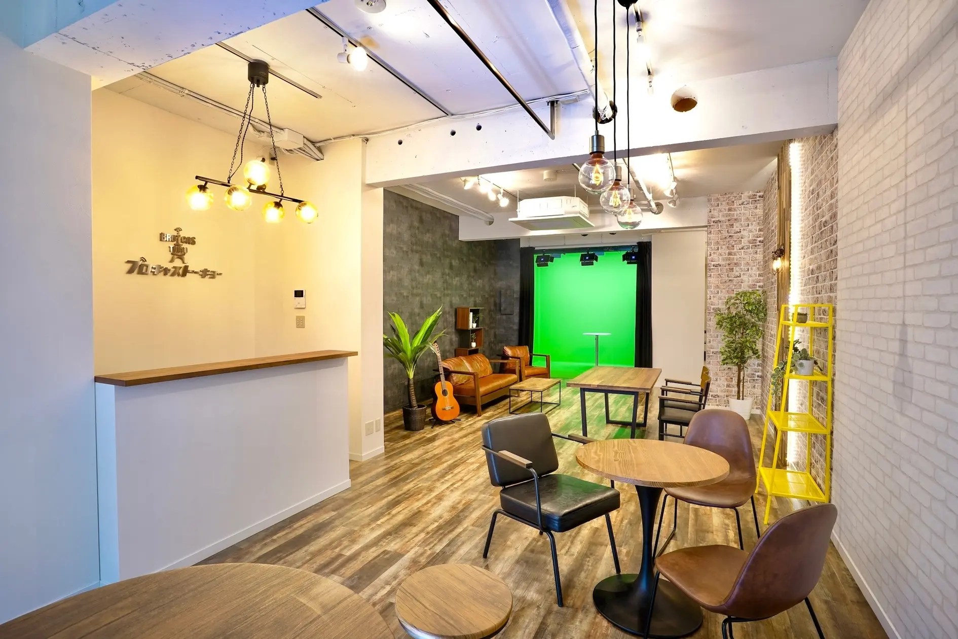 【24時間営業配信専用撮影スタジオ ブロキャストーキョー】全プロ機材が完備で低価格でレン...