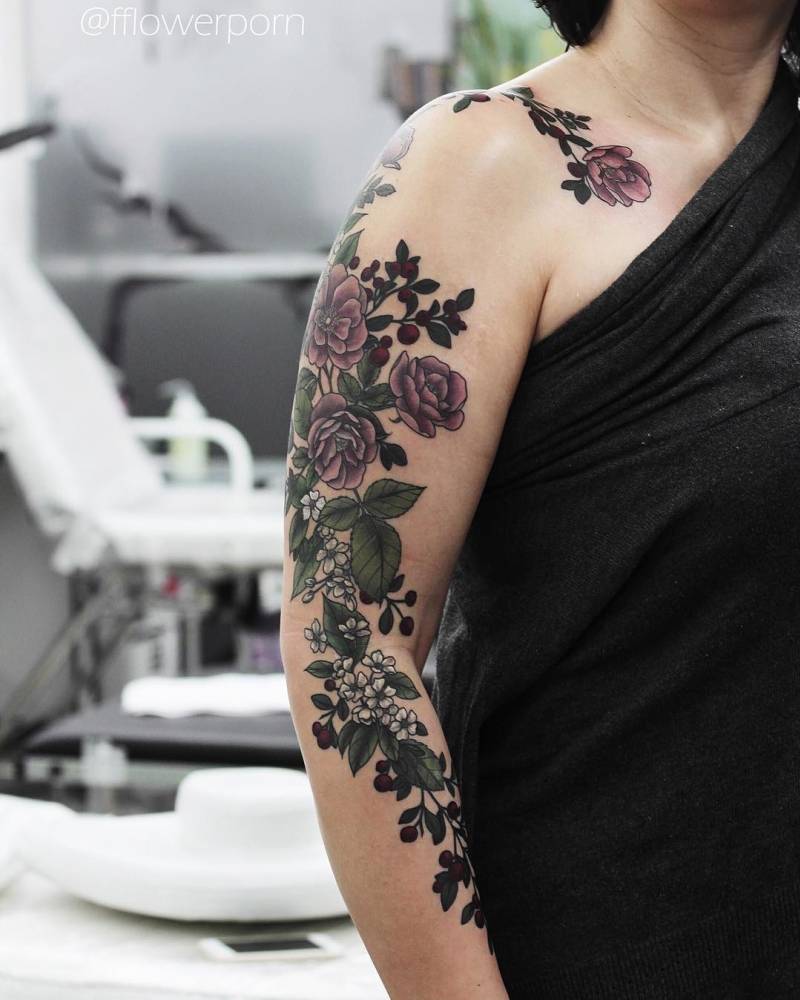 Flower sleeve tattoo on Mia.