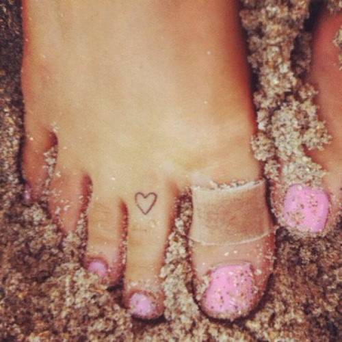 Heart Tattoo On Ariana Grande's Toe. 500_x_500_jpg
