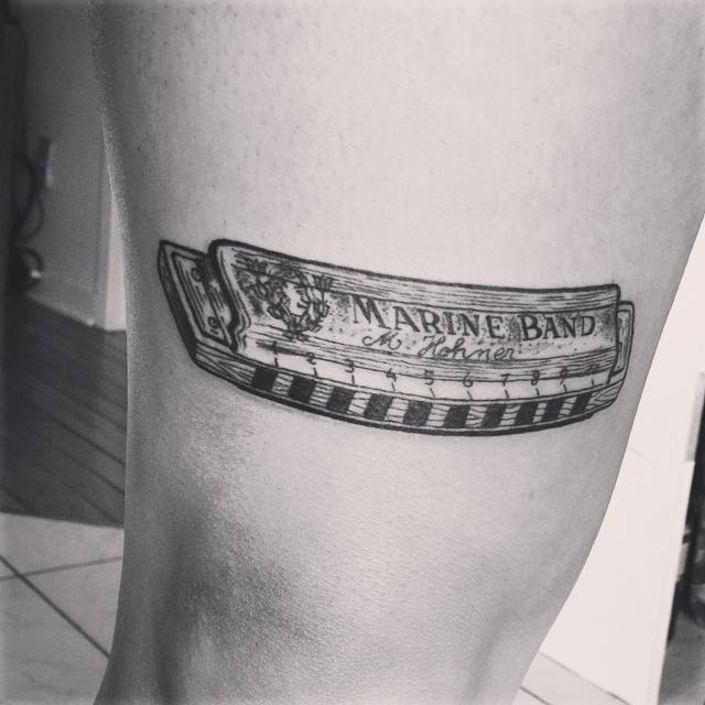 Harmonica tattoo on the right thigh.