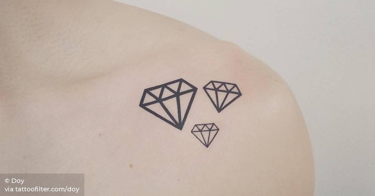 Three Different Size Diamonds On The Shoulder. 628_x_1200_jpg