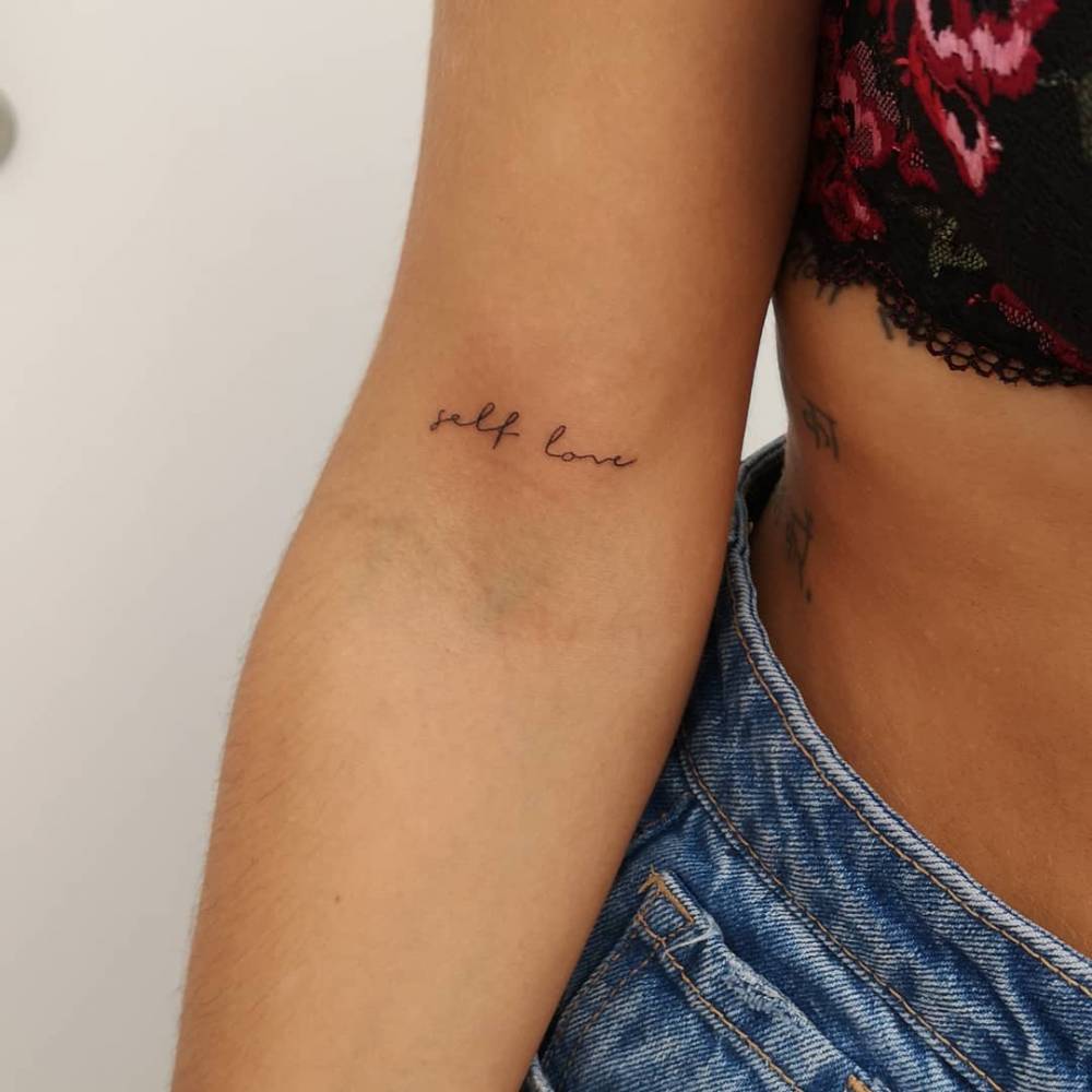 Tatuagem nos dedos 50 ideias lindíssimas para se inspirar As tatuagens podem ajudar na luta contra a ansiedade?