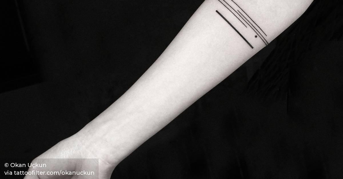 Minimalist armband tattoo.