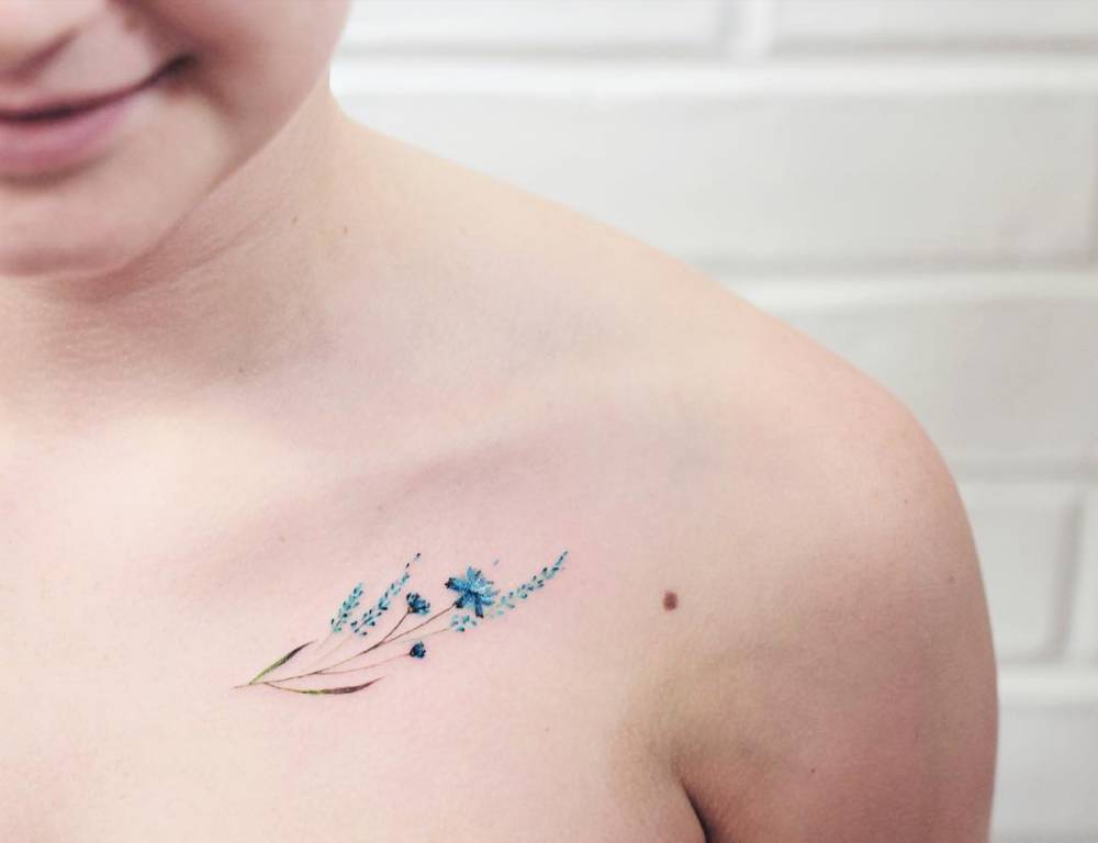 34+ Delicate Flower Collarbone Tattoo RiahnnonLeyli