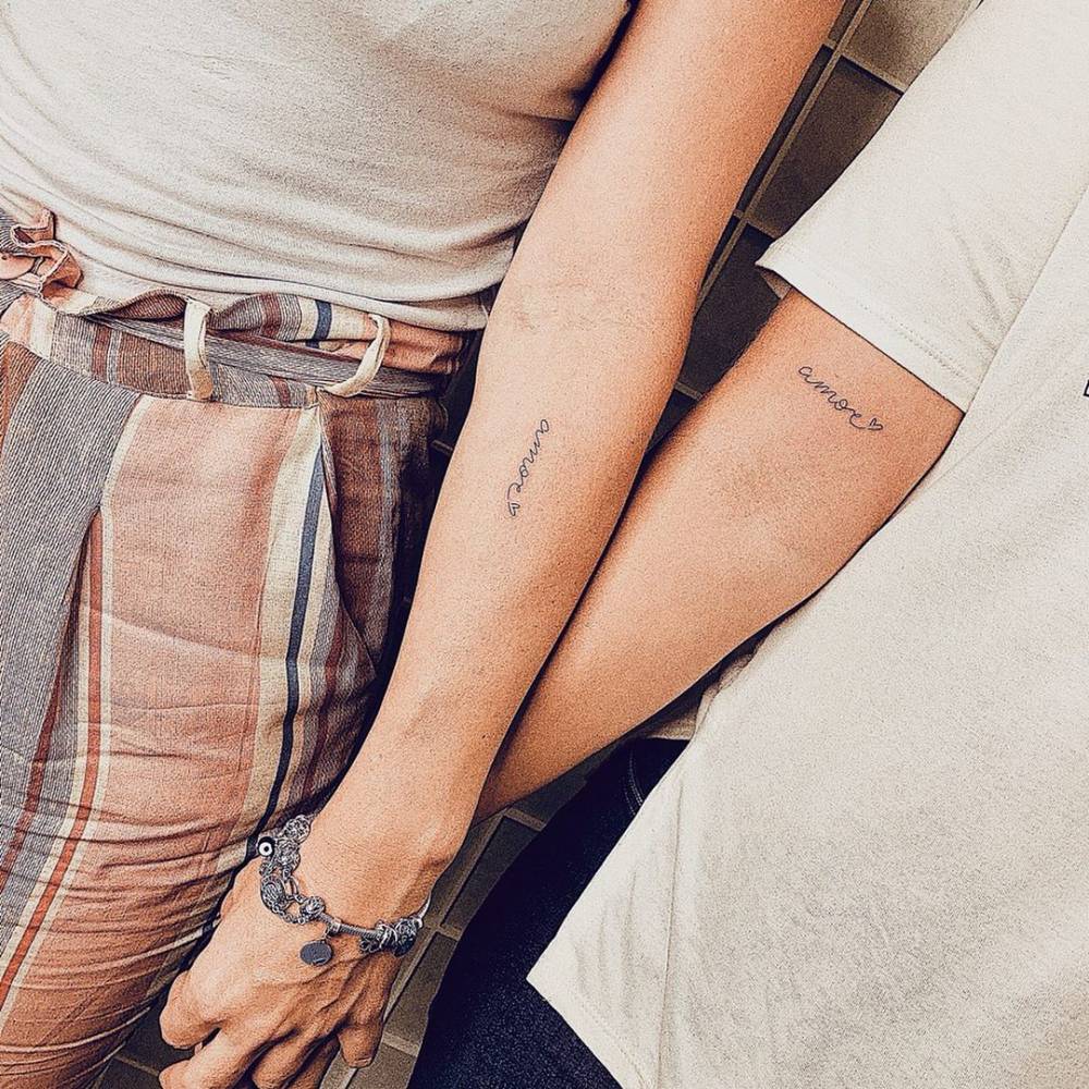 Tatuagem Combinando Para Casais Com A Palavra "Amor" 1000_x_1000_jpg