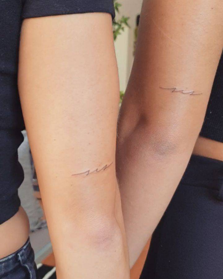 Sis" Matching Lettering Tattoo For Sisters. 900_x_720_jpg