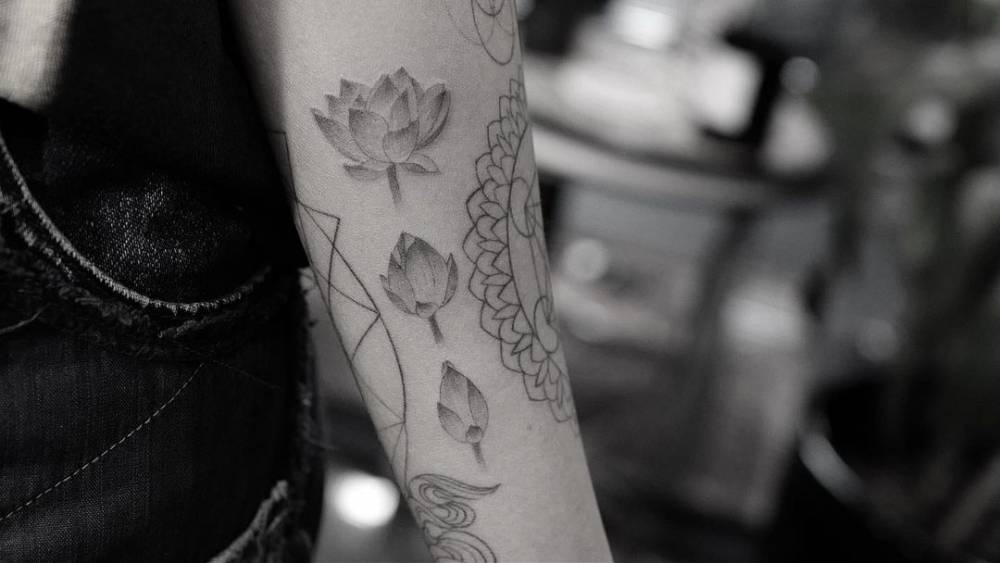 Single Needle Blooming Lotus Flower Tattoo On Willow 563_x_1000_jpg