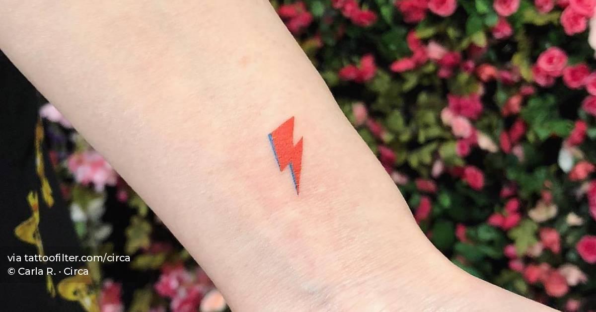 Minmalist Bowie's lightning bolt tattoo on the wrist.
